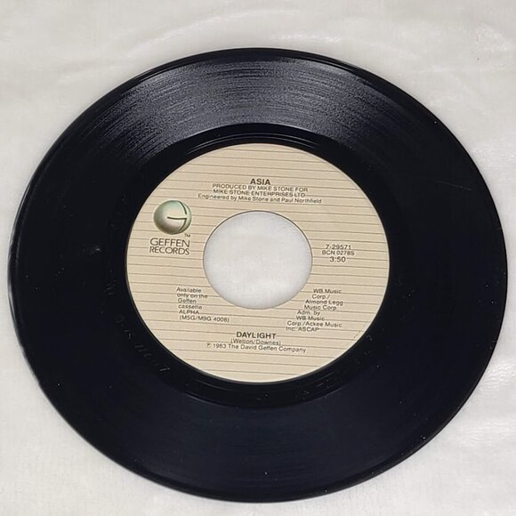 Asia Don t Cry / Daylight 45 RPM 1983 Geffen 7-29571 - Picture 7 of 8